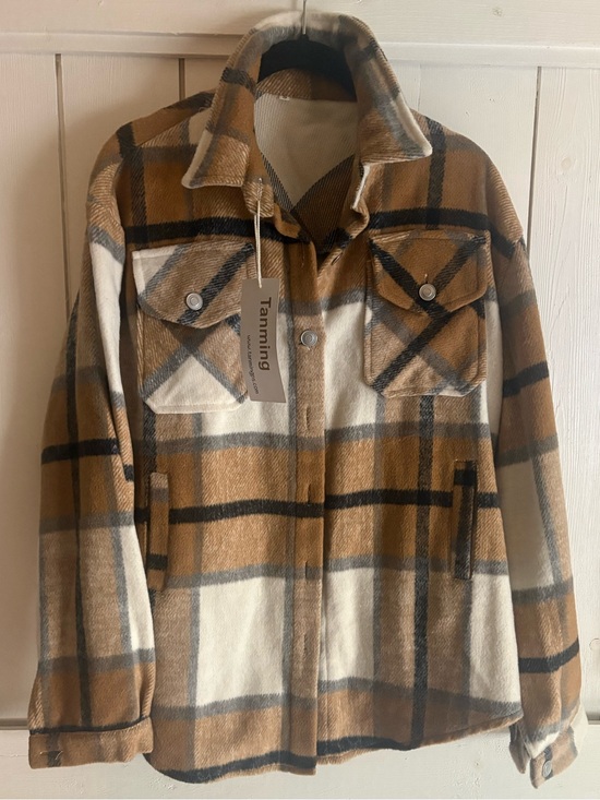 Jackets & Blazers - NWT Plaid Shacket Jacket in Camel and Cream